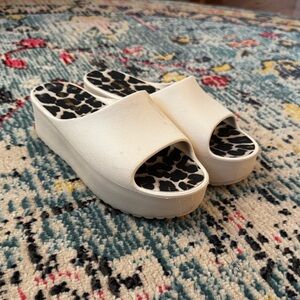 BareTrap’s Women's Cream Slide Sandals